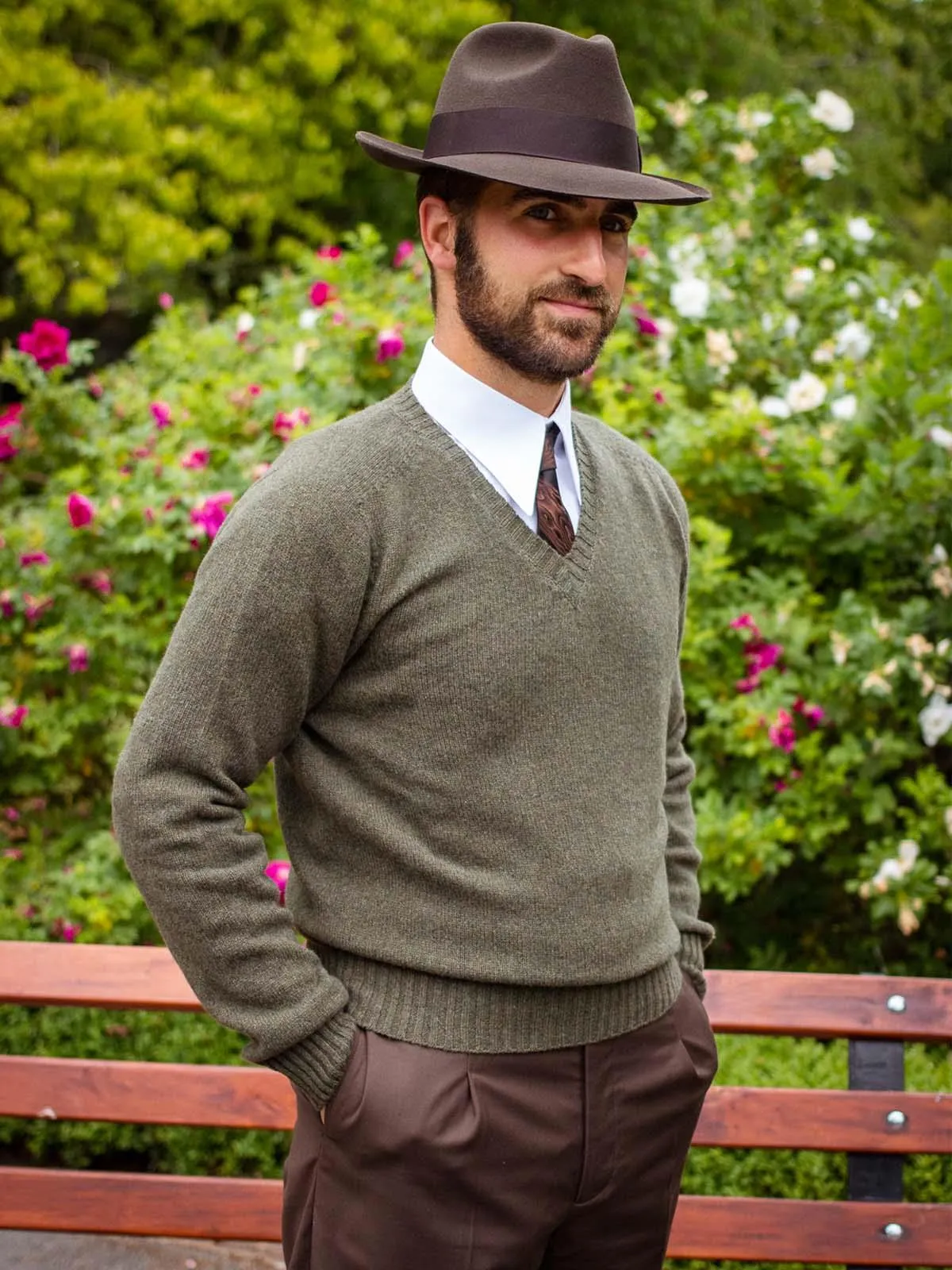 1940s Vintage Scottish Lambswool V-Neck Jumper in Linden Green