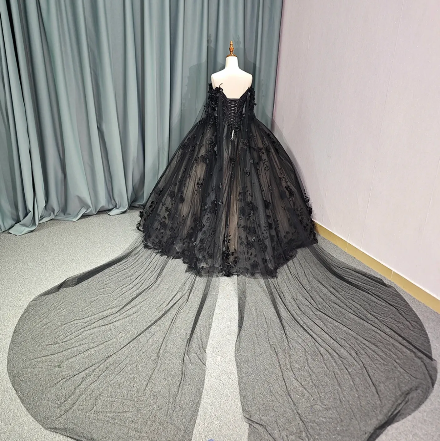 Black Sweetheart Quinceanera Dress Ball Gown Off The Shoulder Tulle Organza Beads Crystal Cape Sleeve