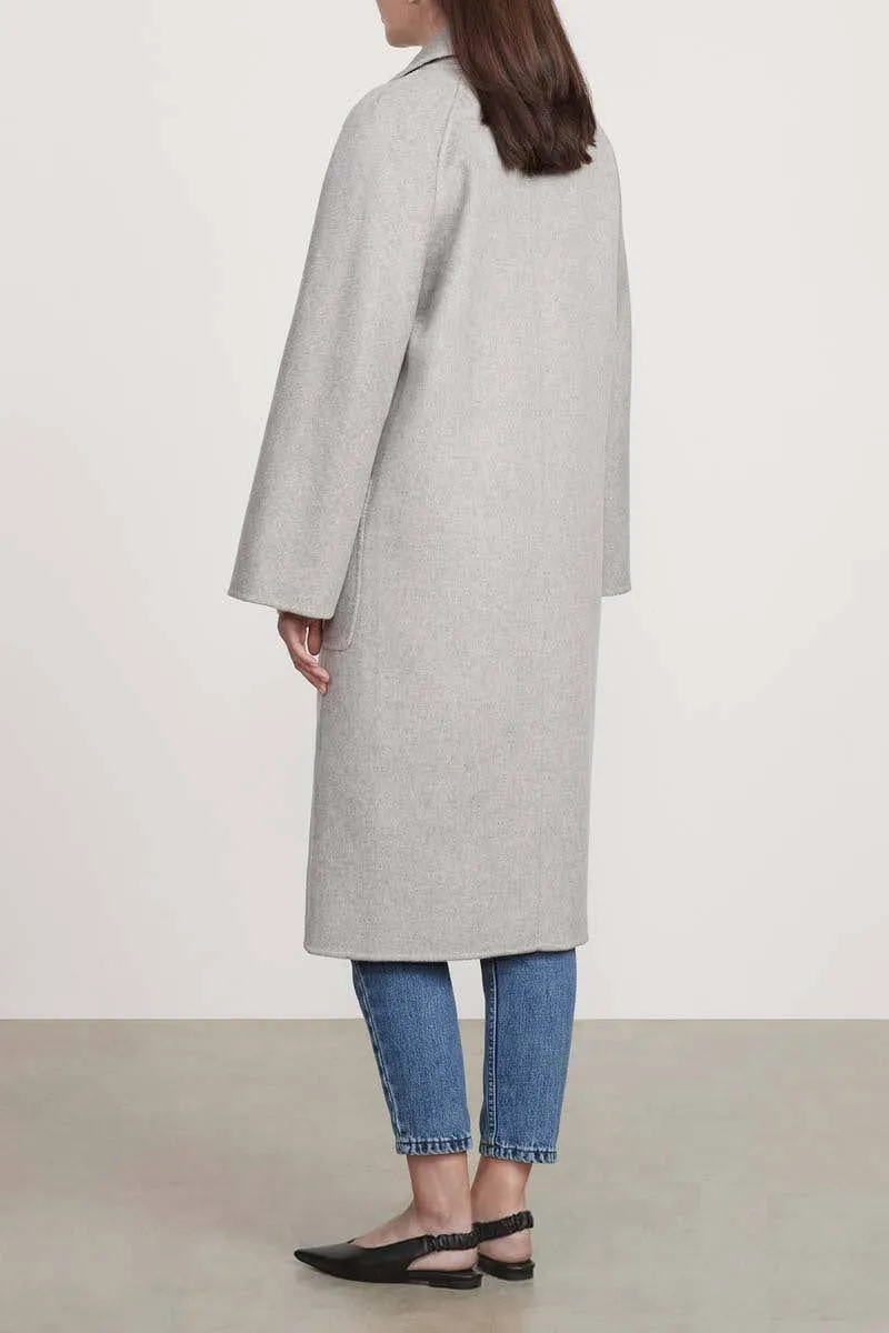 THE CLASSIC COAT - LIGHT GREY